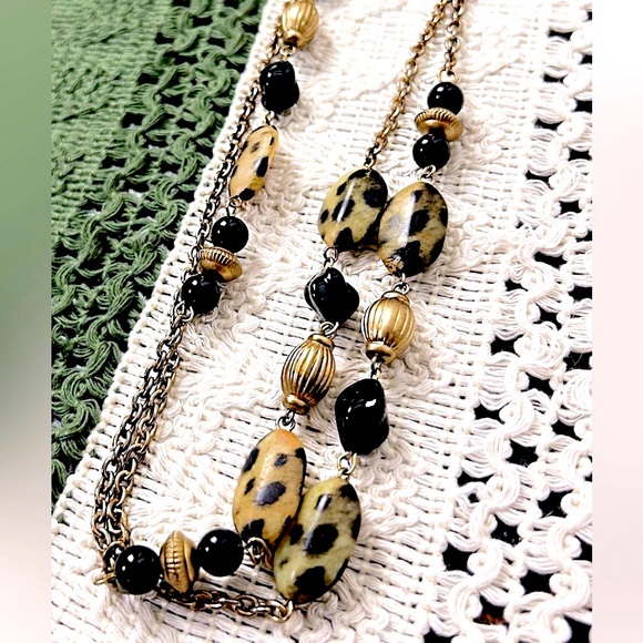 Jewelry - Elegant Gold and Black Beaded Necklace